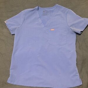 Figs 1 pocket scrub top